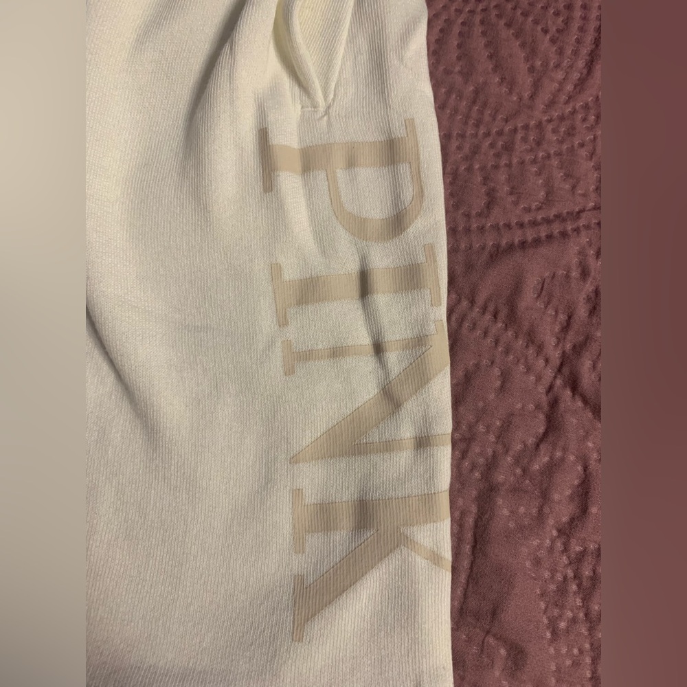Victoria’s Secret Pink SET 5” Creamer Everyday Fleece Shorts & Henley Floral Tee - Picture 2 of 14